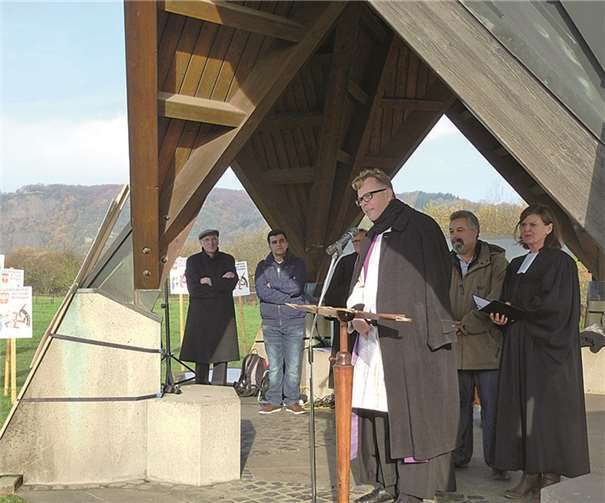 Beim Gottesdienst an der Friedenskapelle wurde an die 53 Millionen Flüchtlinge weltweit erinnert. privat