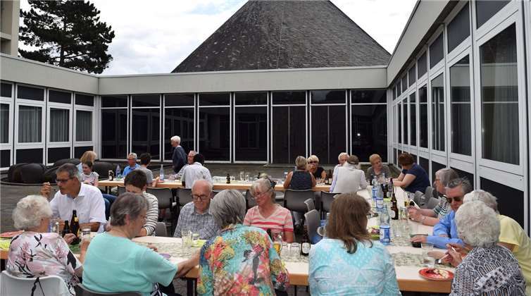 Beim Grillfest blieb auch genug Zeit für angenehme Gespräche.privat