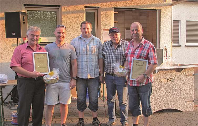 Beim Grillfest des CDU-Ortsverbandes Kaltenengers standen auch Ehrungen auf dem Programm.privat
