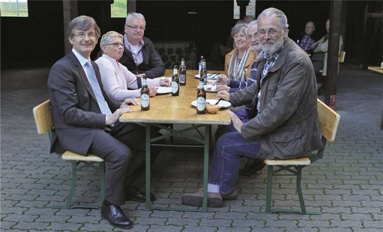 Beim Grillfest verbrachten Fahrer und Senioren einen gemütlichen Abend zusammen. Privat