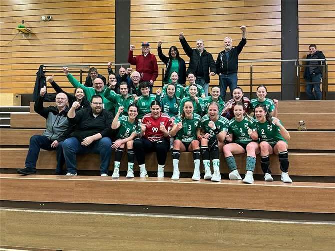 Beim Handballspiel in der Budenheimer Waldsporthalle zeigten die Spielerinnen von Bassenheim unter Trainer Zdravko Guduras eine beeindruckende Reaktion auf ihre vorherige Leistung. Foto: privat