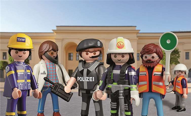 Beim „Helferfest“ auf der Festung Ehrenbreitstein treffen die entsprechenden Playmobil-Figuren auf ihre lebendigen Vorbilder.Fotomontage: GDKE Rheinland-Pfalz/Pfeuffer