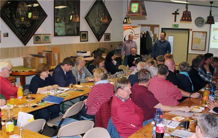 Beim Helfertreffen wurden alle Interessenten über den aktuellen Planungsstand, sowie über die Arbeiten vor, während und nach der Veranstaltung informiert.Foto: Christian Klein