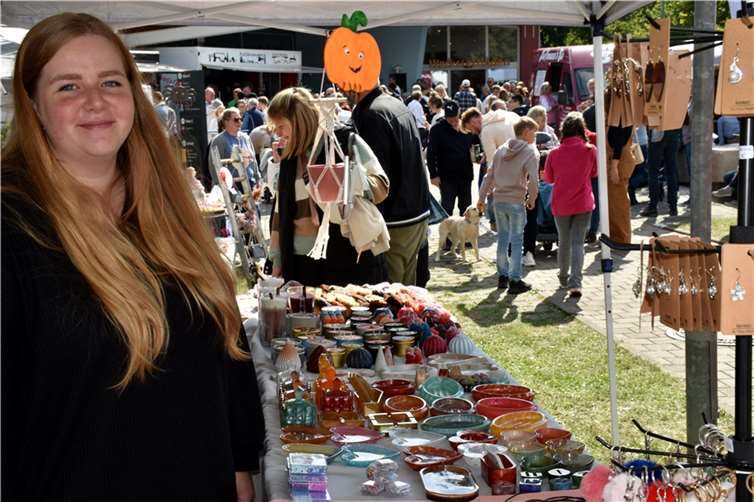 Beim Herbst und Handwerkermarkt waren über 30 Handwerker,Künstler und Händler aus der Region vertreten. Fotos: HEP
