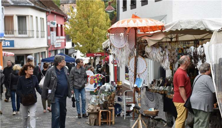 Beim Herbstmarkt in Dierdorf hatten am verkaufsoffenen Sonntag viele Geschäfte tolle Angebote.