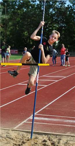 Beim Hochsprung ist gute Technik entscheidend.