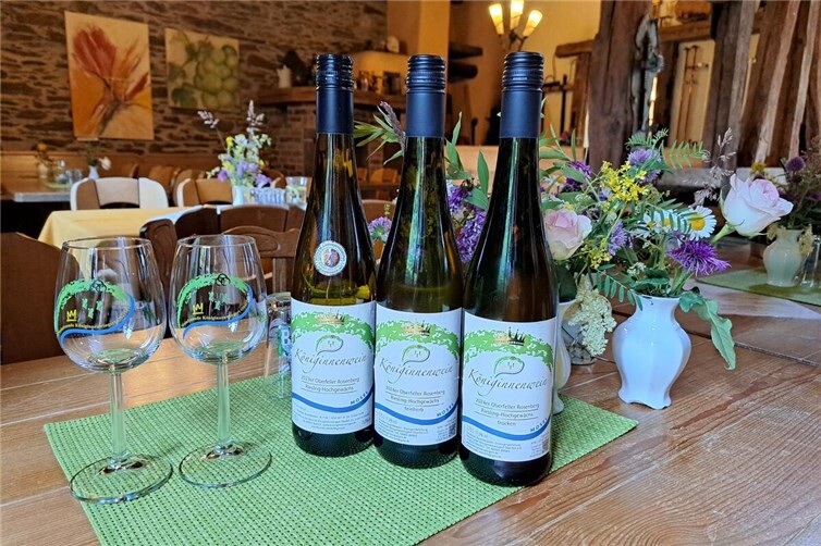 Beim Hoffest wird der 2025er Riesling aus dem Königinnenwingert vorgestellt. 