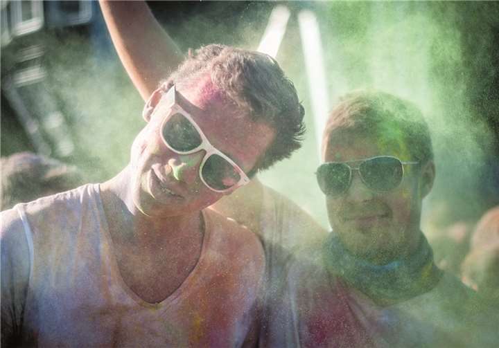 Airfield Festival in Mendig Beim „Holi in Colors“ ist schlechte Stimmung ein Fremdwort.privat
