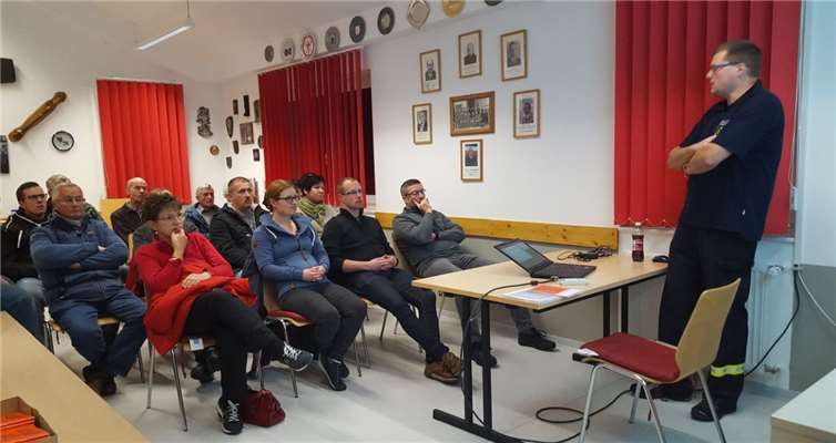 Beim Infoabend wurden viele wichtige Informationen zum Thema Hochwasser weiter gegeben.Privat