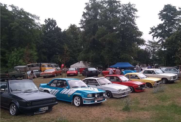 Beim Inselfest in Niederbieber konnten Young- und Oldtimer bewundert werden.Foto: IG Young-Oldtimer-Neuwied