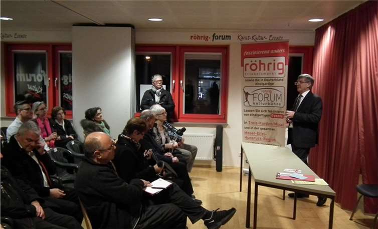 Beim Jahrestreffen vom röhrig-forum Freundeskreis wurde auf das neue Jahr angestoßen.Privat