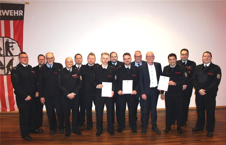 Beim Kameradschaftsabend des Löschzuges Bad Neuenahr fanden unter anderem Ehrungen und Beförderungen statt.  Foto: DU