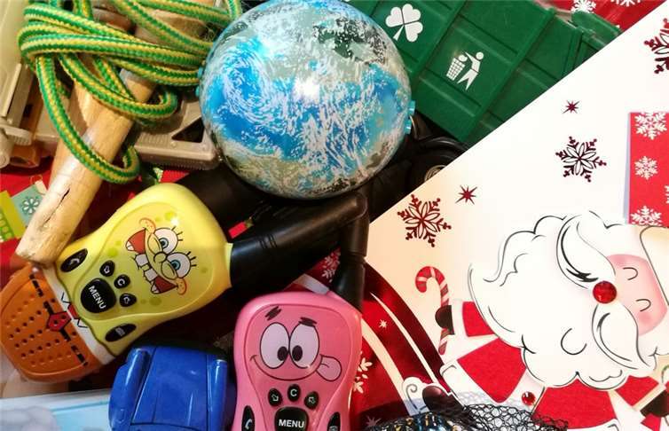 Sicheres Kinderspielzeug unter dem Weihnachtsbaum Beim Kauf von Spielzeug sollte man unter anderem auf Qualität, Herkunft und eine entsprechende Kennzeichnung achten. Foto: © SGD Nord