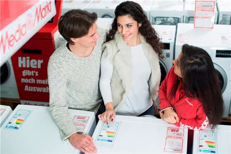 Beim Kauf von energiesparenden Fernseh- und Haushaltsgeräten können sich Kunden wertvolle Prämien sichern.MediaMarkt