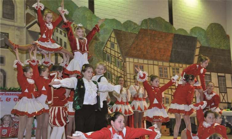 Beim Kinderkarneval in Rheinbach sorgten die kleinen Jecken und Tanzgruppen für ein tolles Programm. privat