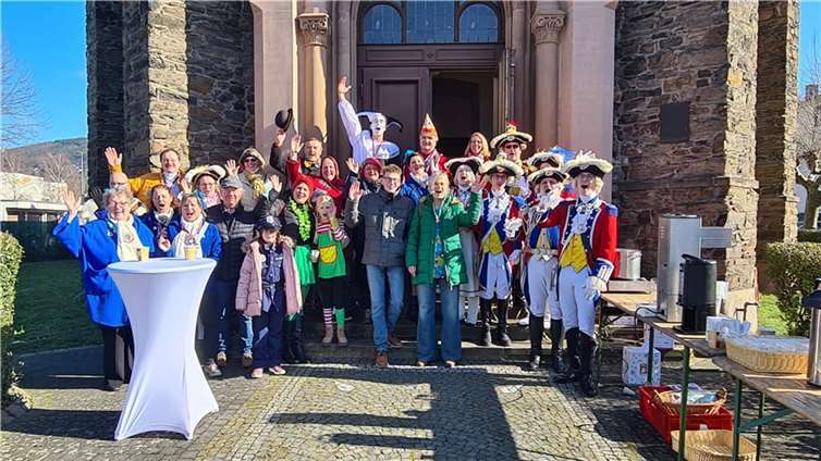 Beim Kirchenkaffee im Anschluss.  Foto: Annette Weyh