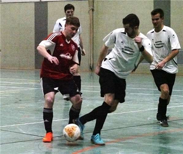 Beim Kleinen Endspiel trafen die SG Ahrtal in Rot und die zweite Garnitur der SG Hocheifel aufeinander.