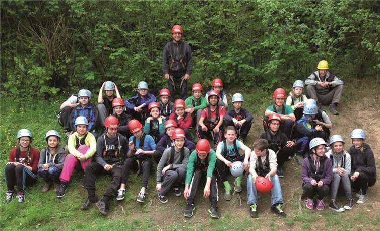 Beim Kletterprojekt der Ahrtalschule in Zusammenarbeit mit dem Jugendbüro Altenahr stand besonders die Teamarbeit im Vordergrund.privat