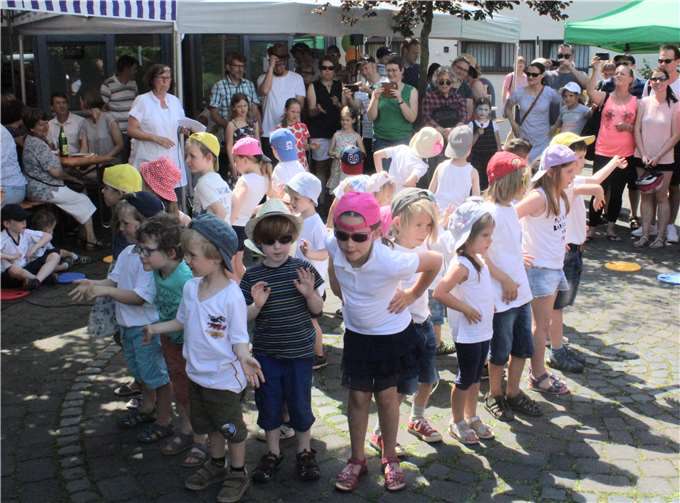 Beim Körperteil-Blues war von Kopf bis Fuß am Nachmittag „Frühsport“ angesagt.DL