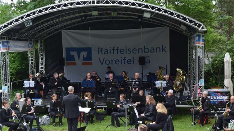 Beim Konzert im Freizeitpark Rheinbach unterhielten die Musikfreunde Fidelia viele Zuhörer.Foto: privat