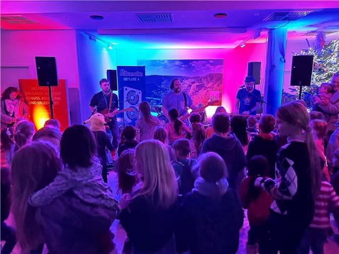 Beim Konzert von Pelemele ging in der kleinen Bühne die Post ab.