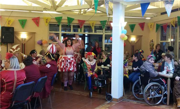 Beim Kostüm-Kaffee gab es ein abwechslungsreiches Programm. Privat