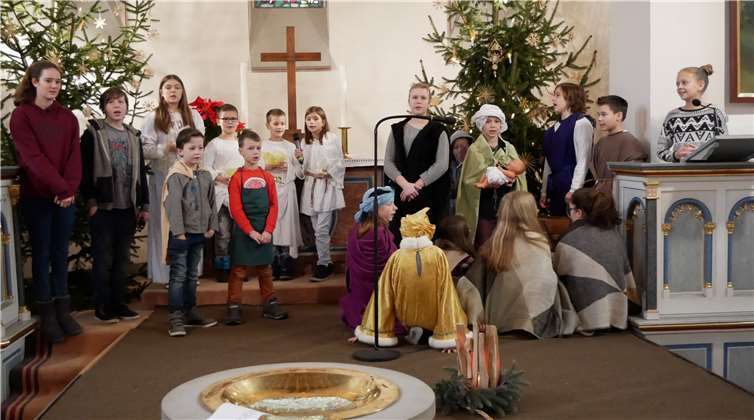 Beim Krippenspiel der evangelischen Trinitatis Kirchengemeinde beteiligten sich 20 Kinder von 5 bis 14 Jahren.privat