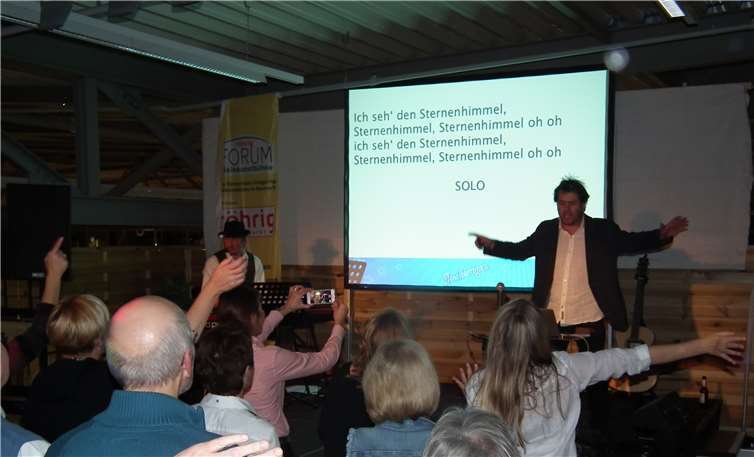 Beim Kulturbühnen-Aktionstag ist Vorverkaufs-Start für viele röhrig-forum Highlights wie zum Beispiel vom beliebten „Rudelsingen“.privat