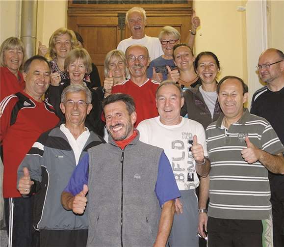 Beim Kurs „Gesundheitsorientiertes Konditionstraining für Damen und Herren“ werden Beweglichkeit und Ausdauer gefördert. privat