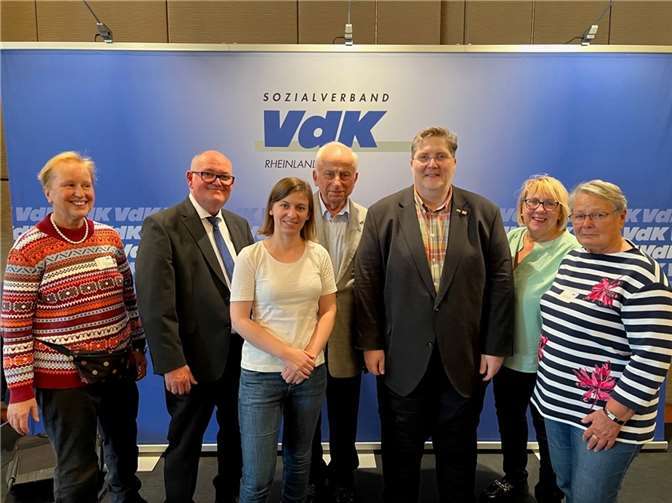 Beim Landesverbandstag des VdK Rheinland-Pfalz war der Kreisverband Ahrweiler mit vier Frauen und zwei Männern sehr gut vertreten: (v.l.n.r.) Ursula Ley, Landesvorsitzender Willi Jäger, Anne Bertram, Hermann Schlicht, Heinz-Wilhelm Schaumann, Ingrid Andresen-Kurth und Siegrun Breutigam.  Foto: privat