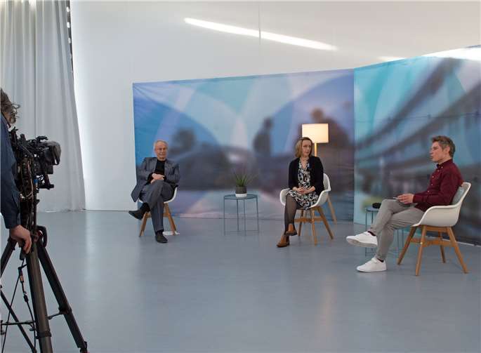 Beim Livestream von links Prof. Dr. Kristian Bosselmann-Cyran, Dr. Fabienne Köller-Marek und Moderator Sebastian Messerschmidt. Foto: Hochschule Koblenz