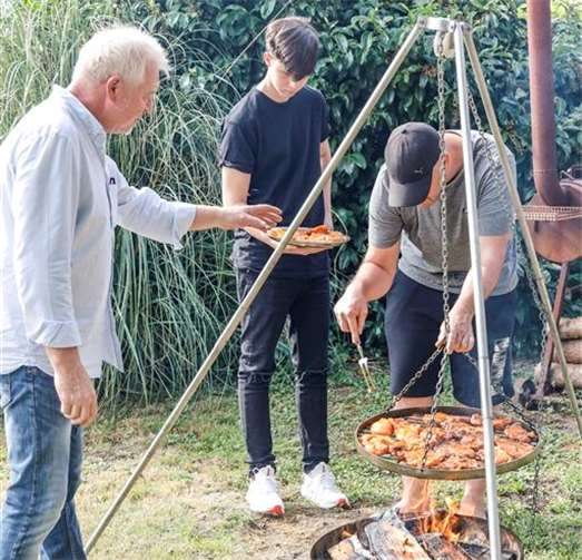 Beim Männertreff gab es leckeres vom Grill. Foto: privat