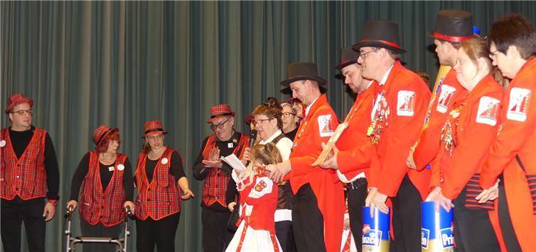 Beim Maifelder Narrentreffen wurde der Carnevalsverein Viedeler Möhnen mit dem Teilhabepreis geehrt.Foto: TE