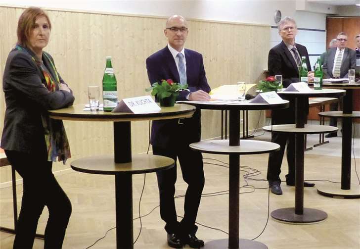 Beim Meckenheimer Verbund stellten sich Dr. Brigitte Kuchta, Bert Spilles und Reinhard Diefenbach den Fragen von etwa 200 Interessenten. WM