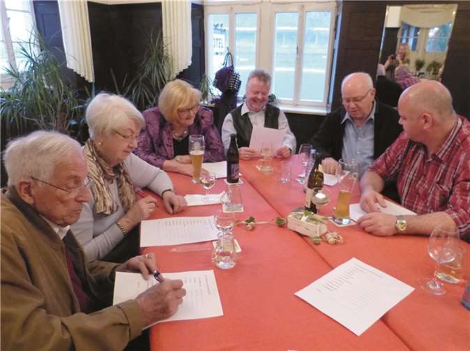 Beim Mundart-Quiz mussten Leutesdorfer Begriffe ins Deutsche übersetzt werden.