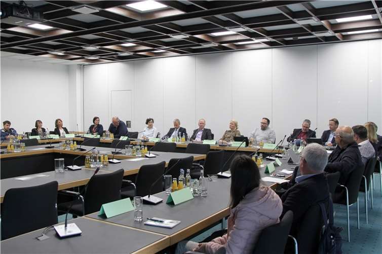 Beim Netzwerktreffen in der Kreisverwaltung standen Austausch und Lösungssuche im Fokus. Foto: Kreisverwaltung / Carolin Faller