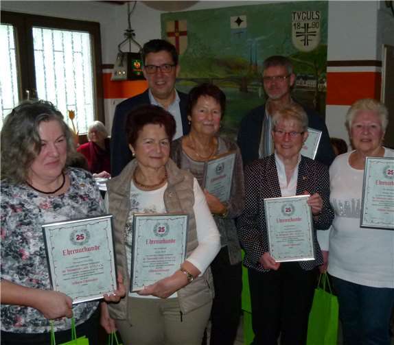 Beim Neujahrsempfang ausgezeichnet wurden (v. l.) Margret Marohn, Karin Buch, Marlies Lühert, Peter Marohn, Christa Dreyer und Marlene Bayer. Sie alle sind seit 25 Jahren Vereinsmitglieder.  privat