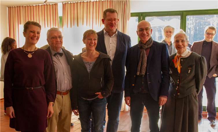 Beim Neujahrsempfang dabei waren u.a. (v.l.n.r.) Geschäftsstellenleiterin Tatjana Jarow, stellvertretender Vorsitzender und Finanzwart Klaus Bold, stellvertretende Vorsitzende Monika Süsser, 1. Vorsitzender Bernd Ewert, Bürgermeister Bert Spilles und Ehrenbürgerin Erika Meyer zu Drewer. Foto: privat