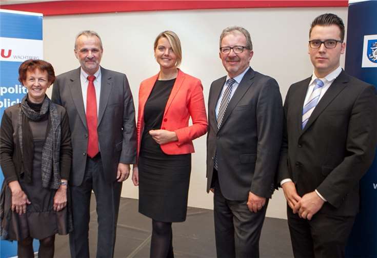 Beim Neujahrsempfang der CDU Wachtberg unterhielten sich Vizelandrätin Notburga Kunert, CDU-Gemeindeverbandsvorsitzender Jörg Schmidt, die stellvertretende Vorsitzende der CDU-Landtagsfraktion Christina Schulze Föcking, CDU-Fraktionsvorsitzender Franz Jäger und Vizebürgermeister Christian Stock (von links).Jost