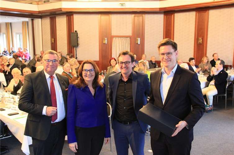 Beim Neujahrsempfang der CDU des Kreises Ahrweiler in Bad Breisig: (von links) Horst Gies, Mechthild Heil, Michael Korden und Johannes Steiniger. Foto: GS