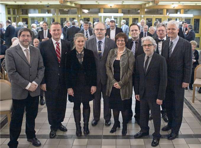 Beim Neujahrsempfang der Rheinbacher FDP begrüßte der Stadtverbandsvorsitzende Hartmut Johannlükens (r.) unter anderem (v. l.) den FDP-Kreisvorsitzenden Jürgen Peter, den Fraktionsvorsitzenden Karsten Logemann, die stellvertretende Vorsitzende Jana Rentzsch, den Bundestagsabgeordneten Jörg von Polheim, Vizebürgermeisterin Tamara Vogt, den Bundestagskandidaten Thorsten Knott und den stellvertretenden Vorsitzenden Lorenz Euskirchen. VJ