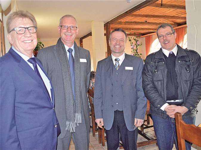 Beim Neujahrsempfang im Haus Franziskus Oberwinter (v.li.): Ortsvorsteher Norbert Matthias, Geschäftsführer Klaus Vitten, Einrichtungsleiter Uwe Scharf und Pflegedienstleiter Alexander Sgodda. AB