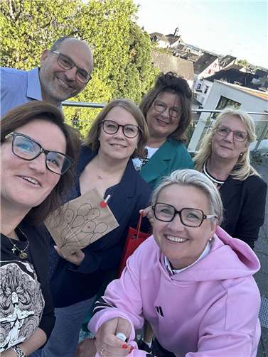 Beim Neujahrsempfang im Januar hat die SPD Andernach zu einer Spendenaktion aufgerufen, bei der Mitglieder und Gäste Geld für das Frauenhaus im Kreis Mayen-Koblenz spendeten. Die gesammelte Summe wurde nun am 6. Mai in wertschätzender Atmosphäre an Frau Alexa Koßmann-Hau, Leiterin des Frauenhauses unter Trägerschaft des DRK-Kreisverbands Mayen-Koblenz e.V., übergeben. Foto: Bianka Hörnig