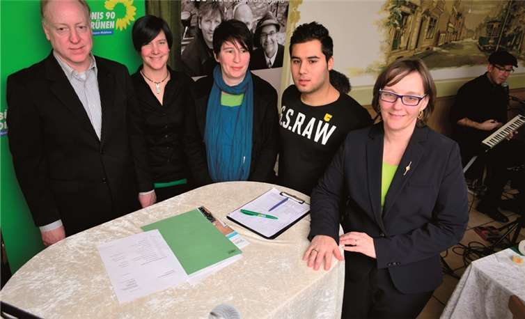 Beim Neujahrsempfang waren auch (von links) Klaus Meurer, Nicole Müller-Orth, Birgit Meyreis, Ferhat Yalcinkaya und Katharina Raue anwesend.HEP