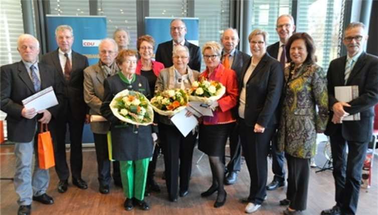 Beim Neujahrsempfang wurden langjährige Mitglieder für ihre Unterstützung und Treu geehrt.HUBS