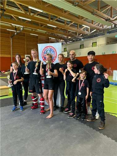Beim Newcomer-Turnier am 10. Mai in Meckenheim traten sieben Kämpferinnen und Kämpfer des Alpha Gym e.V. zum ersten Mal auf die Kampffläche. Foto: privat
