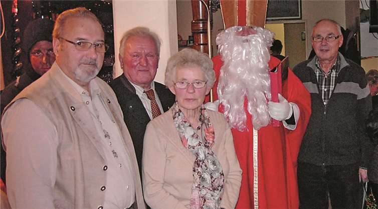 Beim Nikolaus sind als eifrigste Wanderin/Wanderer (v.l.) Josef Unkelbach, Erwin Jagodzinski, Helga Hildenbrand und Alois Assenmacher. Privat