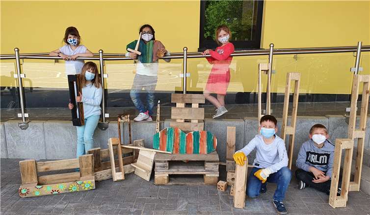 Beim Paletten-Projekt konnten die Kinder in der Ferienbetreuung kreativ tätig werden. Foto: Stadt Bendorf