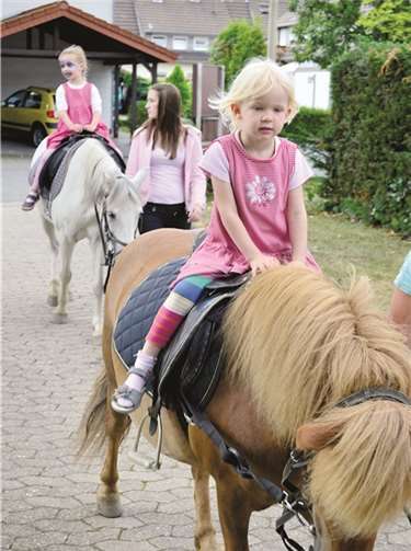 Beim Parkfest war für die Kinder Ponyreiten der Hit.
