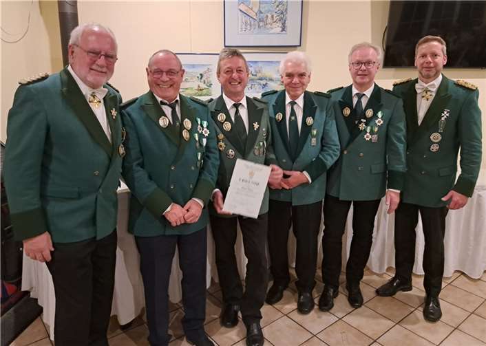 Beim Patronatsfest der Roßbacher Schützen wurden verdiente Mitglieder geehrt.  Foto: privat